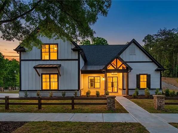 6004 Hemingway Ln, Gainesville, GA 30506