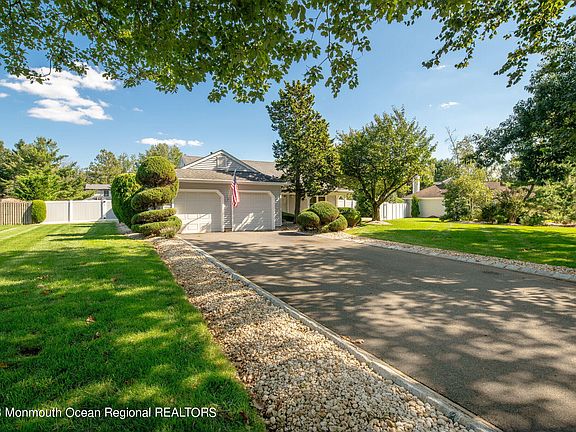 4th image of 90 Betsy Ross Drive
