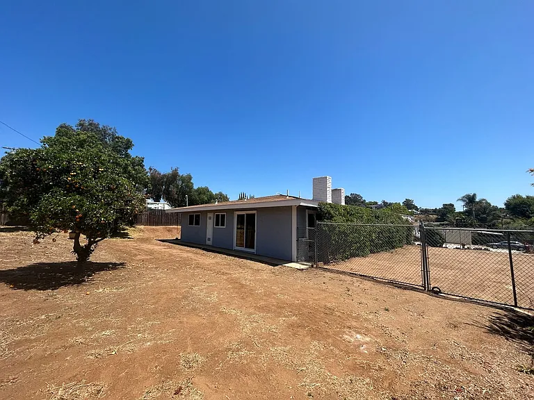 420 Osborne St — Photo 15