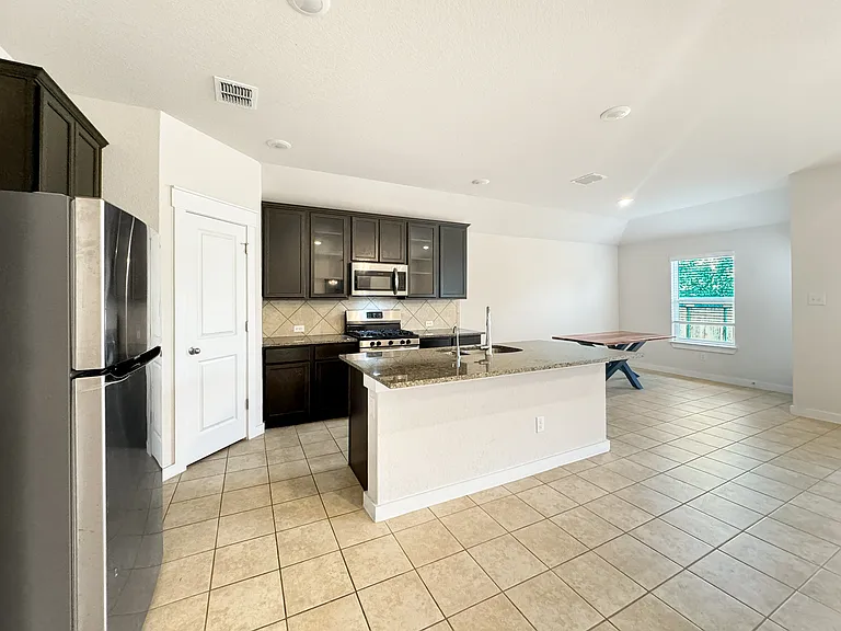 4351 W Vasquez Cir — Photo 2