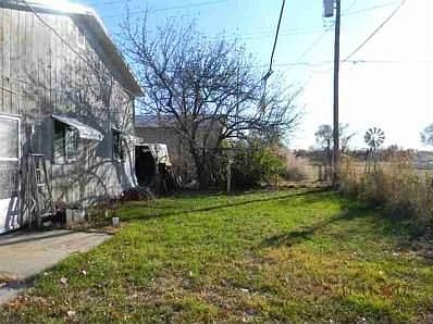 4th image of 802 W 8th St