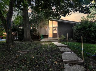 1420 S River Rd #1422, New Berlin, WI 53151