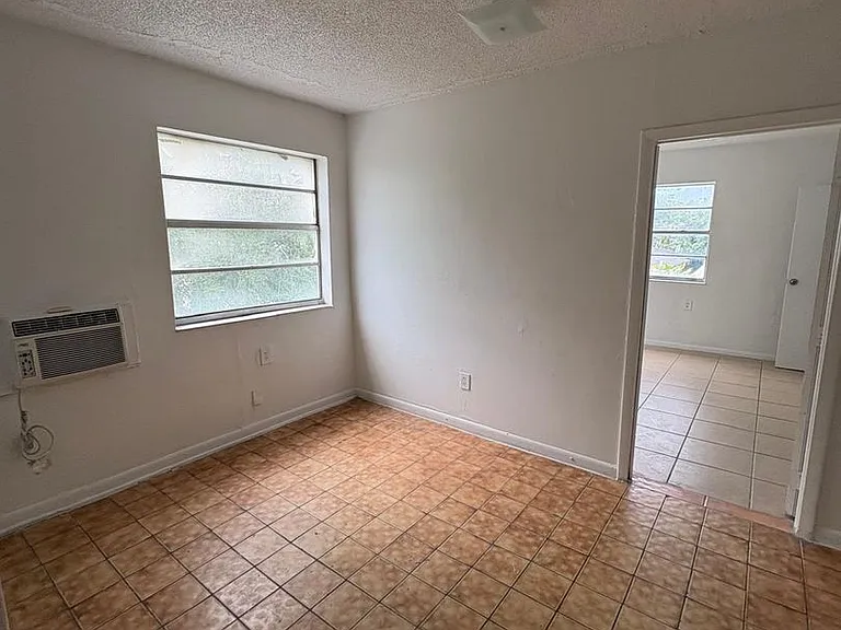 1816 NW 46th St — Photo 12