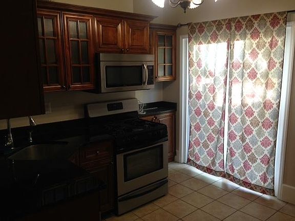 5th image of 87 Mallory Ave #1