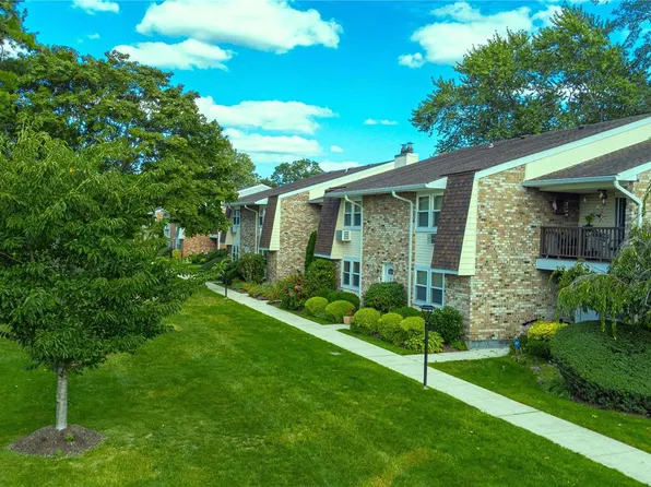 137 Millard Ave #137, West Babylon, NY 11704