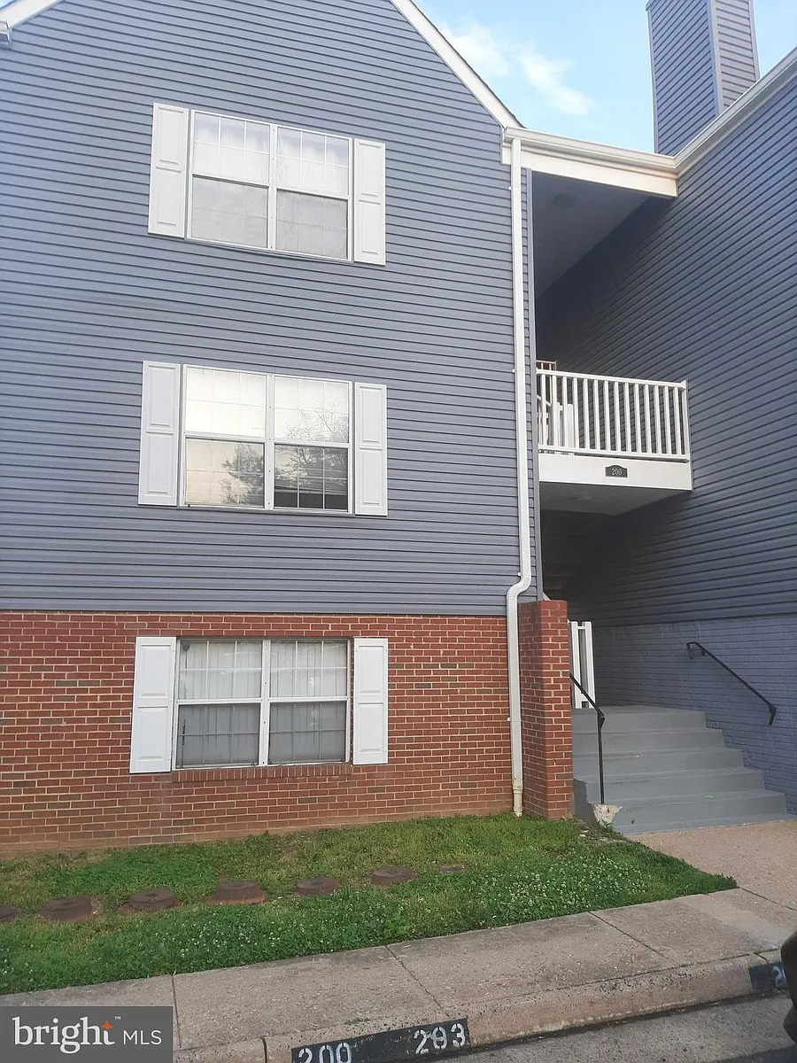 Building Photo - 200 Dover Pl #202