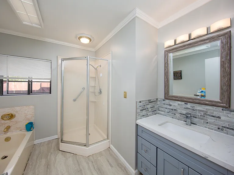330 Beverly Ave — Photo 4