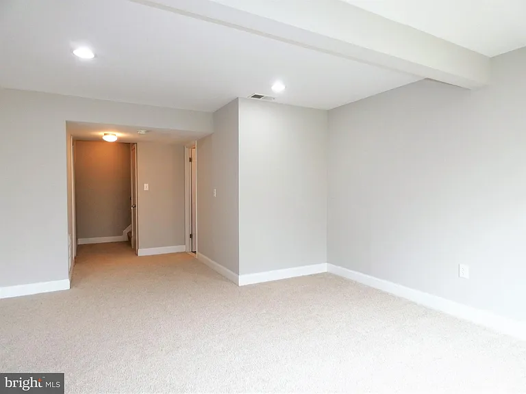 4128 Hamlin Ct — Photo 73