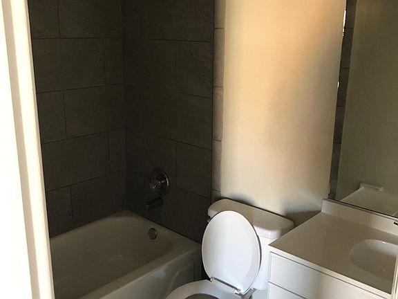 3rd image of 401 Cadbury Cir