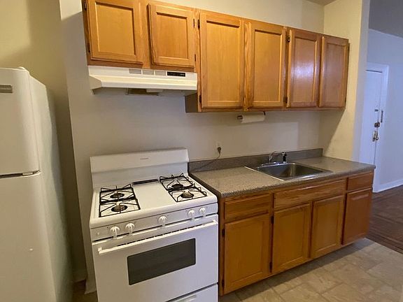 2nd image of 809-811 New York Ave #D2