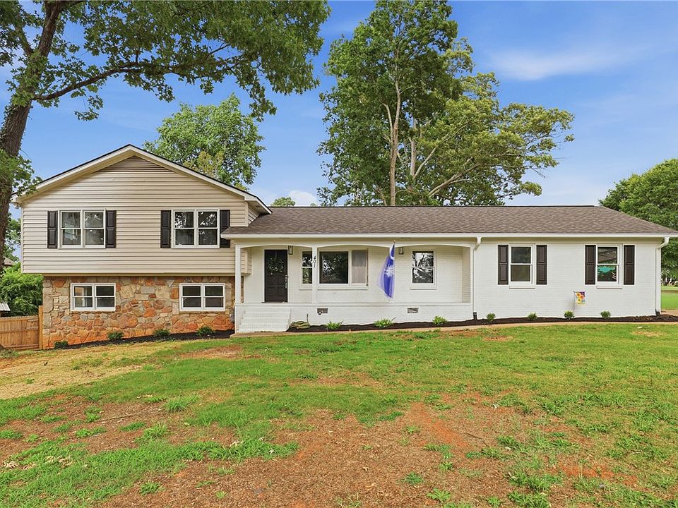 1st image of 401 Clarendon Dr