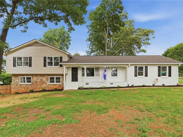401 Clarendon Dr, Easley, SC 29642