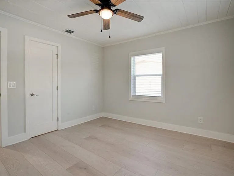 320 NW 6th Ave — Photo 11