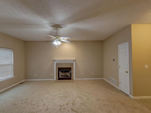 4th image of 664 Jennifer Dr