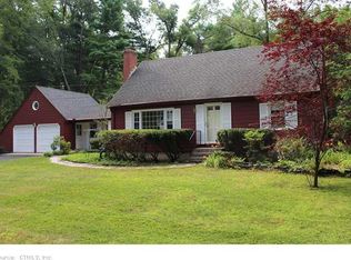 25 Woods Rd, Bloomfield, CT 06002