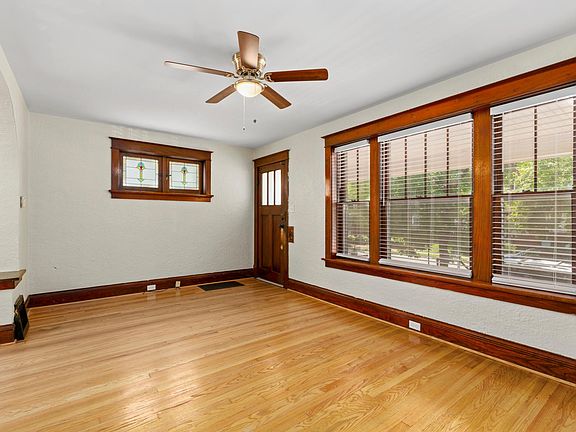 4th image of 6041 Southwest Ave #1F