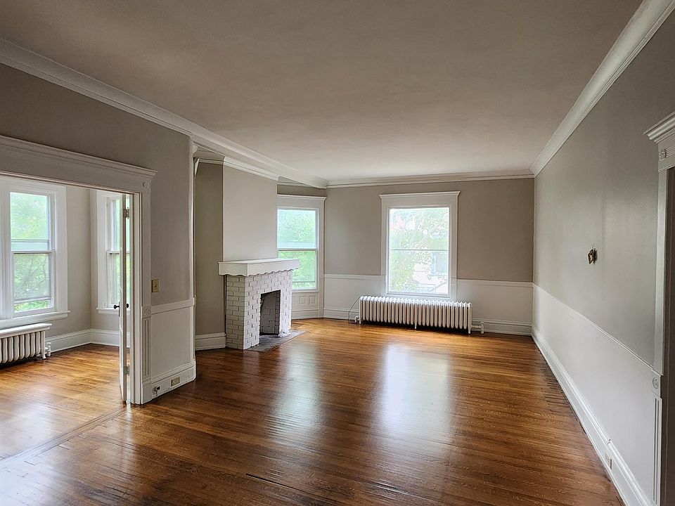 1st image of 402 Franklin Ave W #402