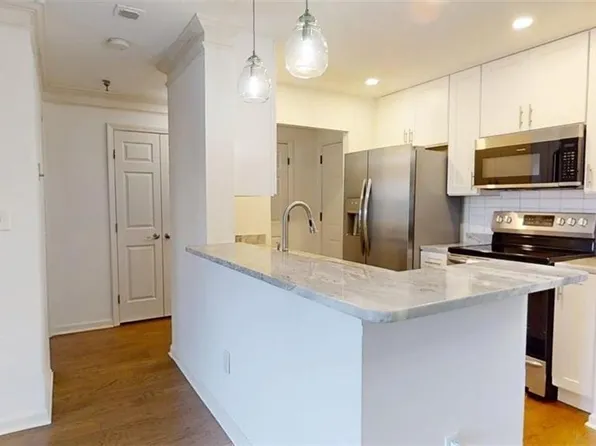 300 Johnson Ferry Rd NE Unit B201, Sandy Springs, GA 30328