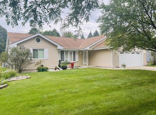 8815 S Castle Ct, Franklin, WI 53132
