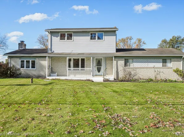 149 N Williams Lake Rd, White Lake, MI 48386