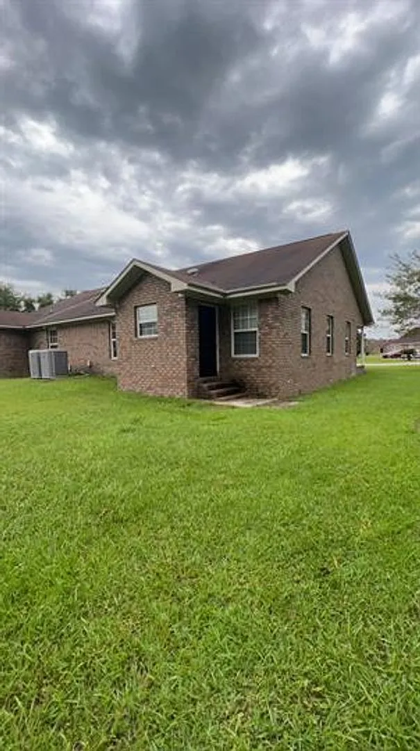 3 Bed 2 bath ready to move in — Photo 1