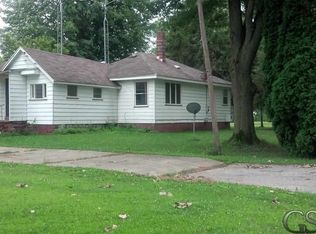 903 E Water St, Saint Charles, MI