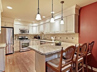 28 Elm Ter, Flemington, NJ 08822