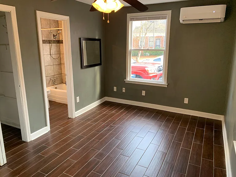206 S Lucas St #B — Photo 6
