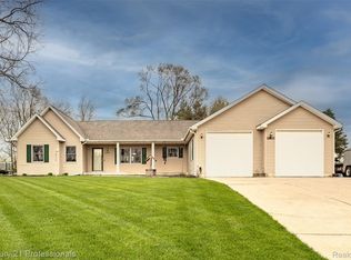 6591 Windiate Rd, Waterford, MI 48329