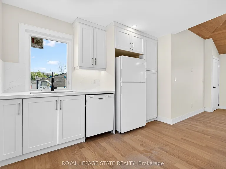 8 Cornell Ave #UPPER — Photo 21