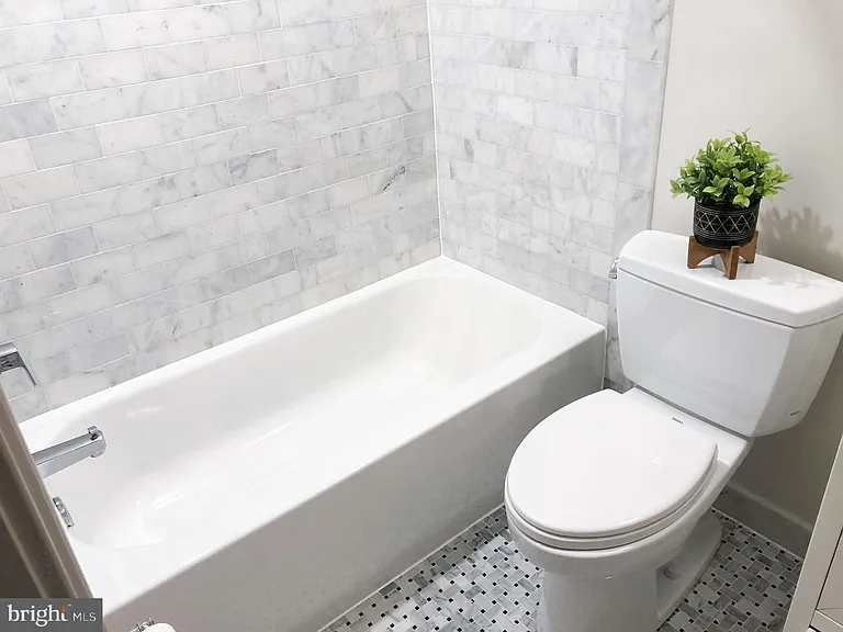 1302 E Capitol St NE #B — Photo 11