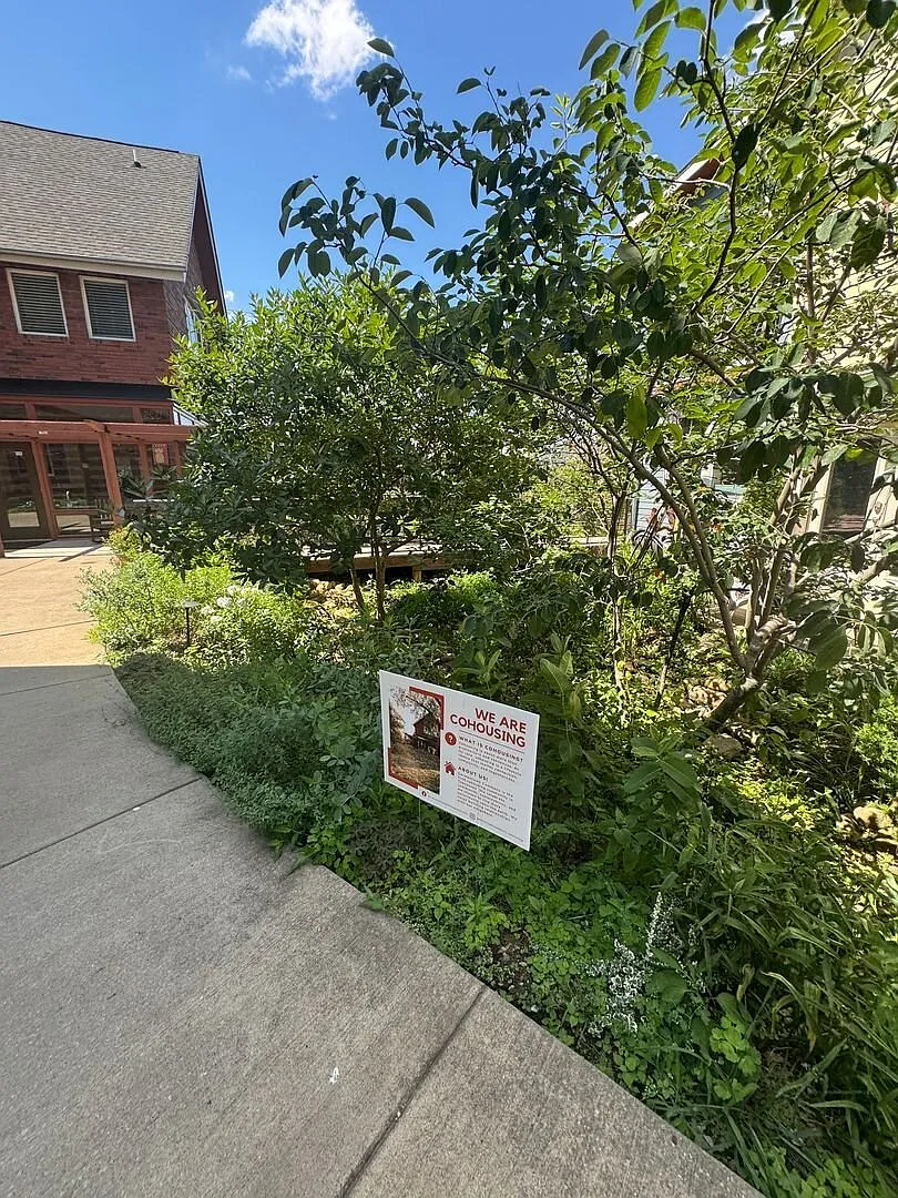 Beautiful 2 bed /1 bath condo in desirable Germantown - walking distance to coffee shops, restaur... — Photo 4
