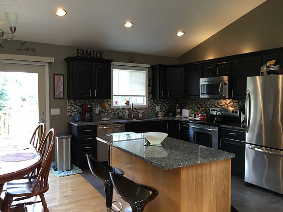 3rd image of 1213 Buckingham Pl