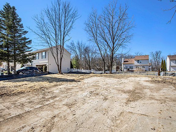 3rd image of 1757 Dartmoor Dr