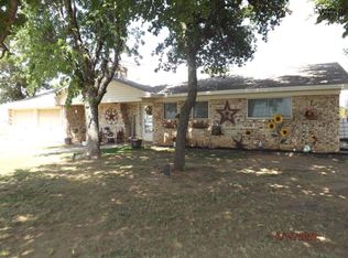 911 Whitaker Rd, Henrietta, TX 76365