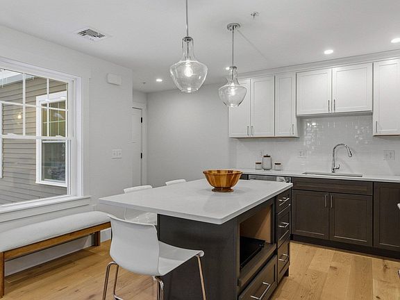 5th image of 665 Wallis Road #2