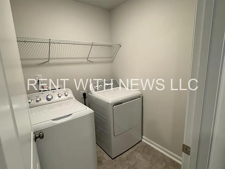 243 Paramount Dr — Photo 13