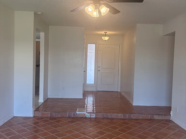 7137 W Colter St — Photo 8
