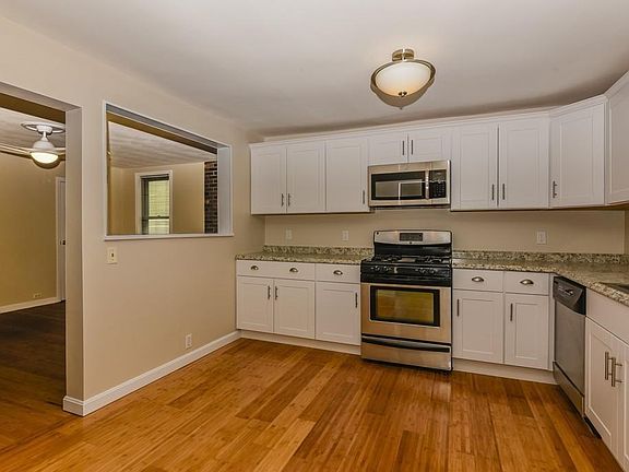 4th image of 77 Monroe St
