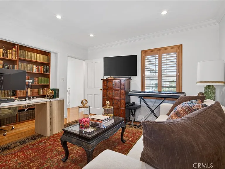 135 S Canon Dr — Photo 6