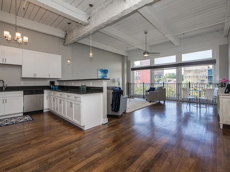 Broadway Apartments — Photo 10