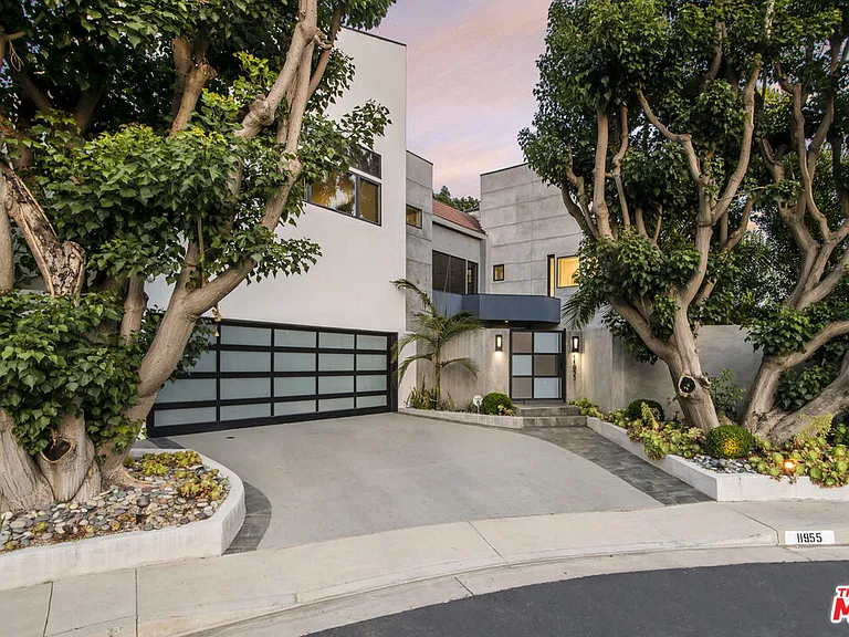 11955 Pinnacle Pl — Photo 1