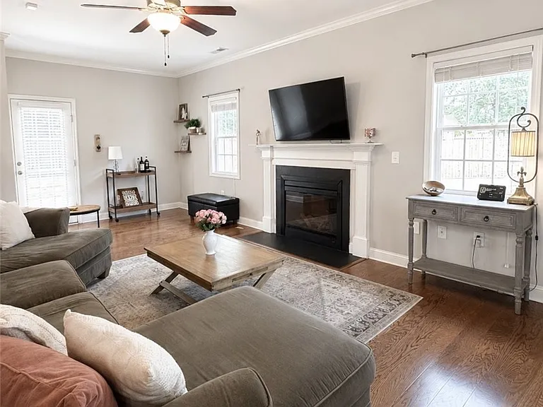 218 Himalayan Rd — Photo 3
