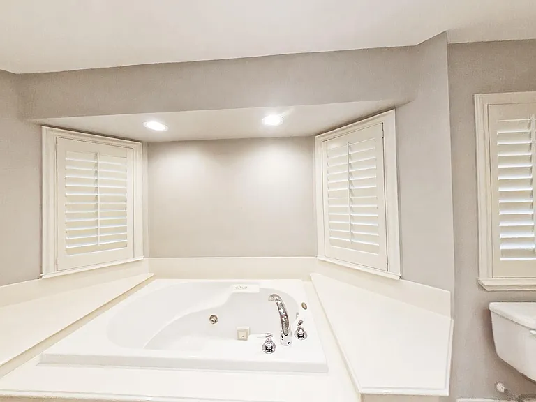 7618 Meadowhaven Dr — Photo 16