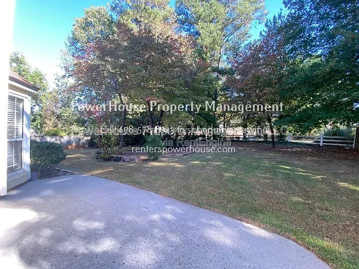 605 Suwanee Lakes Cir — Photo 59