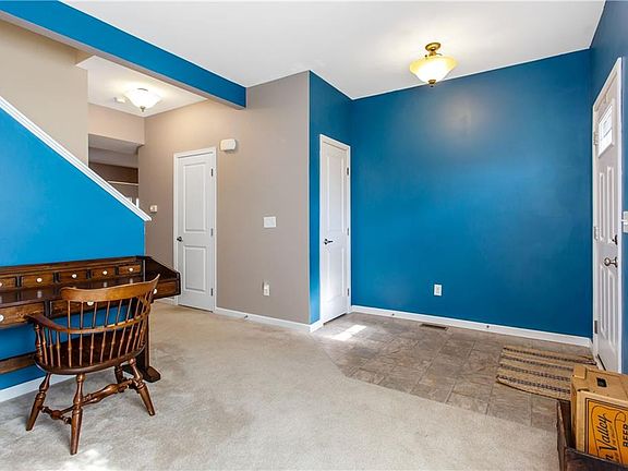 4th image of 9 Naylor Cir