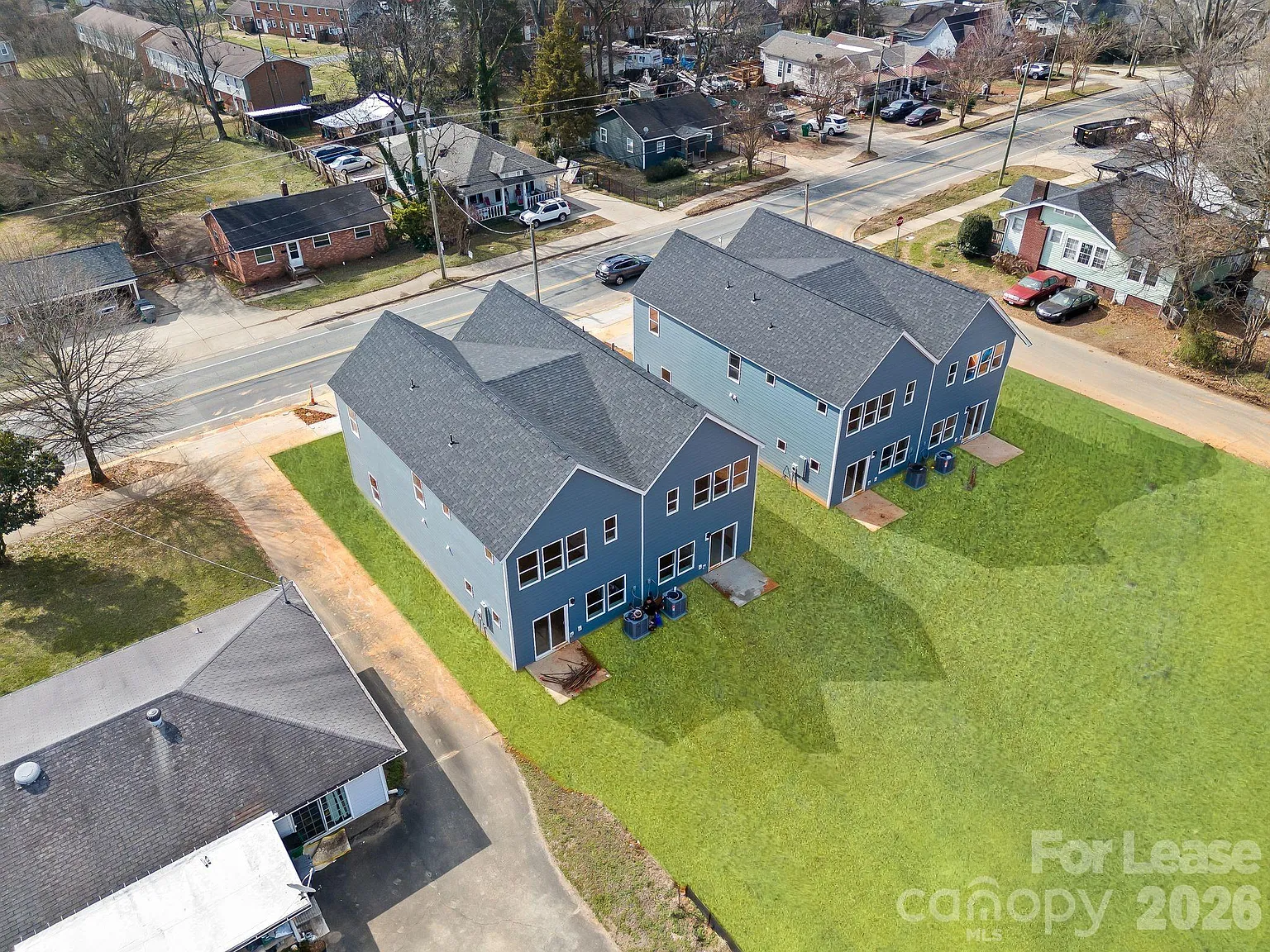 3 bed, 2.5 bath, $2,300 — Photo 2
