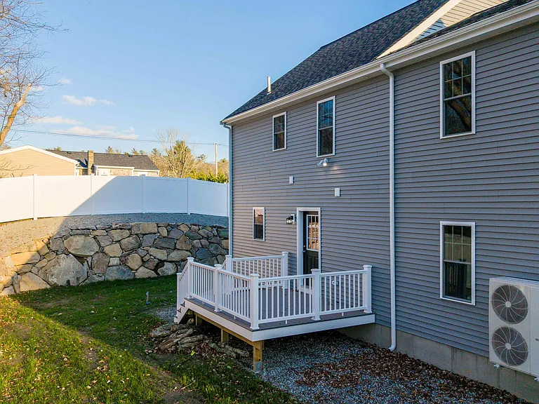 7 Waterman Way — Photo 28