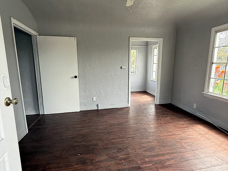 1211 E 71st St #A — Photo 1
