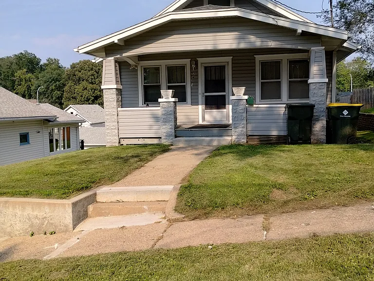 2400 S Henry St — Photo 1